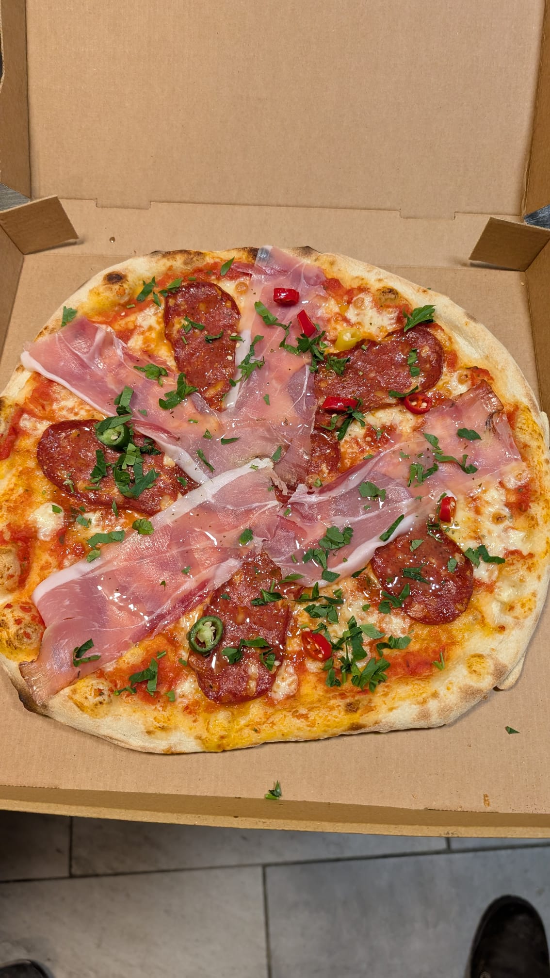 Pizza Messicana mit Mais, Bohnen und Jalapeños